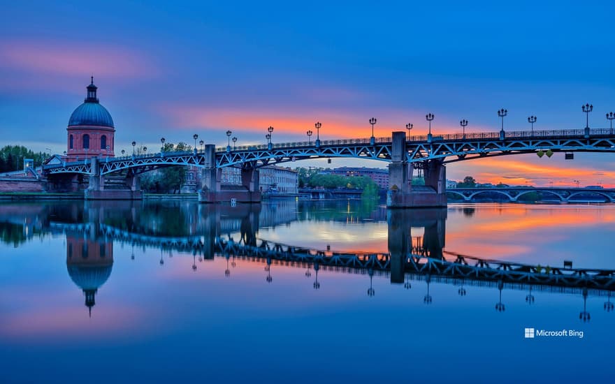 Pont St-Pierre across the Garonne River, Toulouse, France